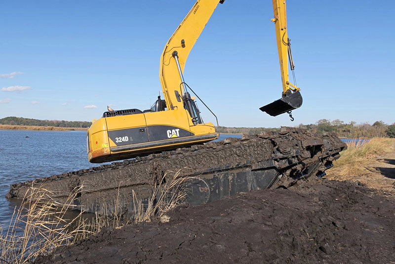 3-EIK-Amphibious-excavator
